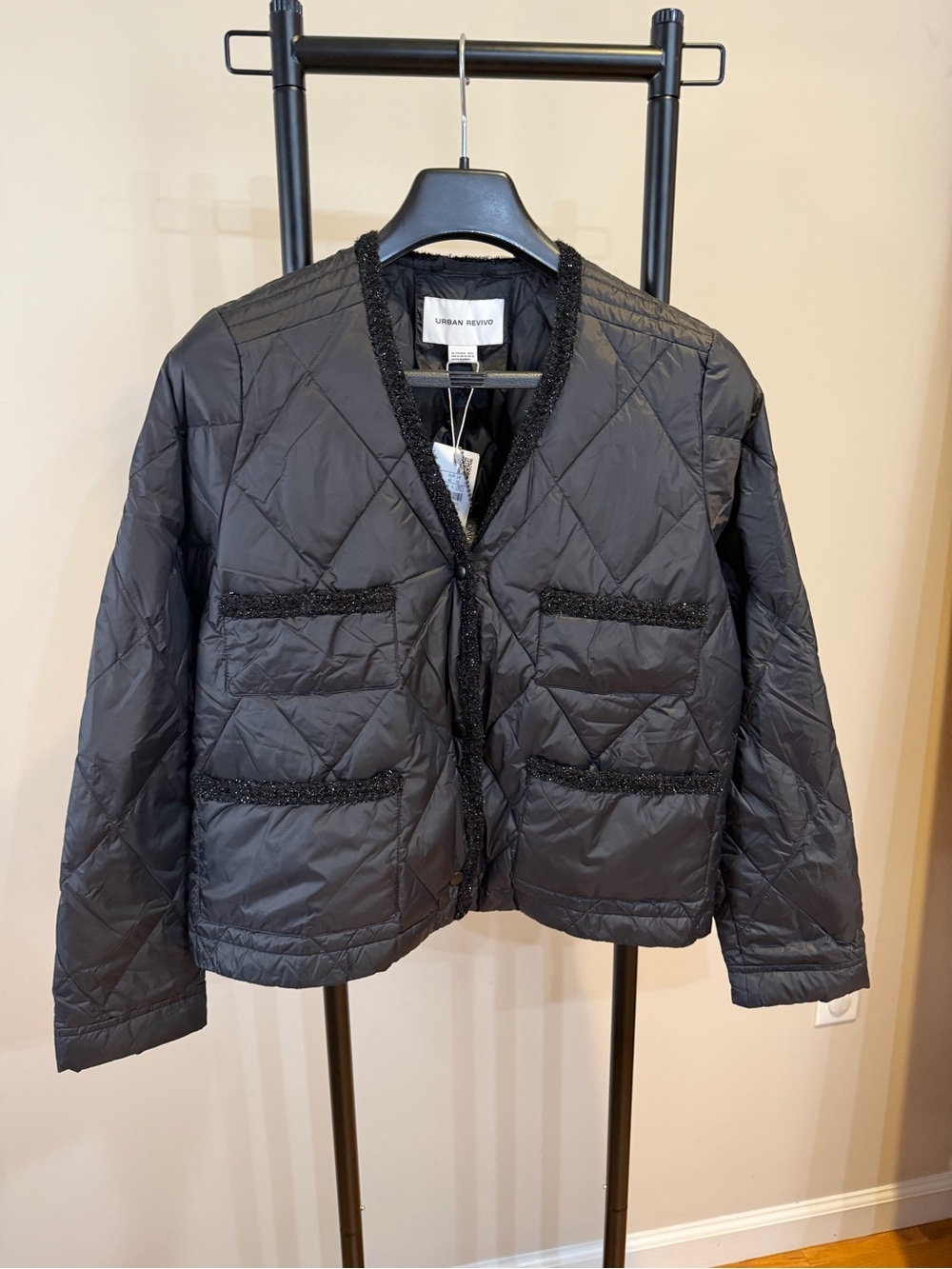 Urban Revivo Black Quilted V-Neck Jacket